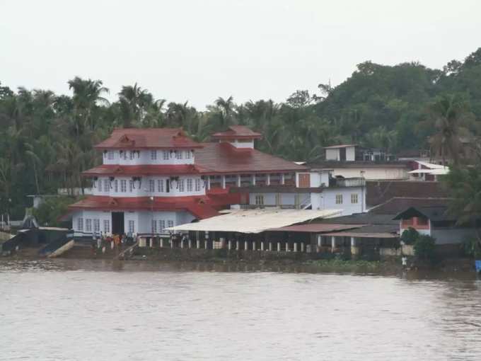 ​ക്ഷേത്രം ഭാരവാഹികള്‍ക്കെതിരെ കേസ്