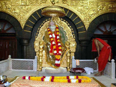 Sai Baba Temple: पुजाऱ्यांना अर्धनग्न म्हटल्याने साई मंदिरातील ड्रेसकोड वादाला नवं वळण