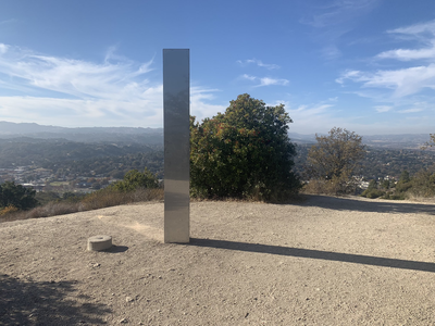 Monolith: यूटा, रोमानिया के बाद कैलिफोर्निया में दिखा धातु का रहस्‍यमय खंभा, एलियन्‍स पर उठे सवाल