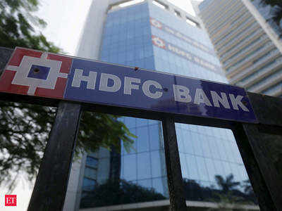 रिझर्व्ह बँकेचे HDFC बँकेवर निर्बंध, नवीन क्रेडीट कार्ड वाटपाला स्थगिती