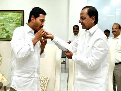 TRS ‌పై వైసీపీ ఎమ్మెల్యే సెటైర్లు: తెరపైకి కేసీఆర్ ‘పావురాలగుట్ట’ డైలాగ్స్.. BJP శ్రేణులు ఖుషీ