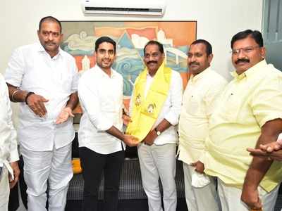 YSRCP కి దిమ్మతిరిగే షాక్: టీడీపీలోకి కీలక నేత.. ఫుల్ జోష్‌లో లోకేష్