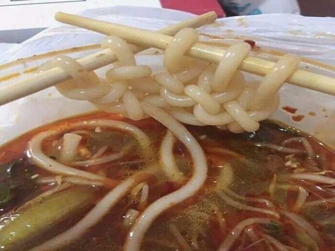 लग रहा है कोई Noodles से स्वेटर बुन रहा है