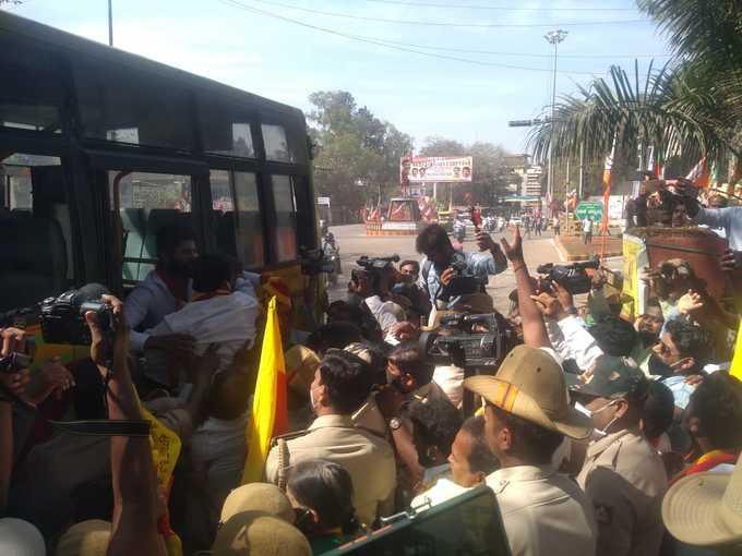 ಪೊಲೀಸ್ ಬಿಗಿ ಭದ್ರತೆ ಇದ್ದರೂ ಬೆಳಗಾವಿಯಲ್ಲಿ ಪ್ರತಿಭಟನೆಗೆ ಮುಂದಾದ ಕನ್ನಡಪರ ಸಂಘಟನೆ