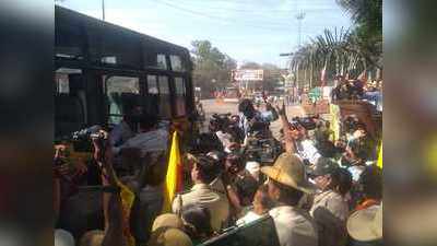 ಬೆಳಗಾವಿಯಲ್ಲೂ ಪ್ರತಿಭಟನೆಗೆ ಬ್ರೇಕ್.! ಕನ್ನಡ ಪರ ಕಾರ್ಯಕರ್ತರನ್ನು ಬಂಧಿಸಿದ ಪೊಲೀಸರು..!