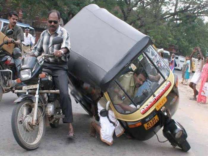 funny photo of accident that will make you laugh louder