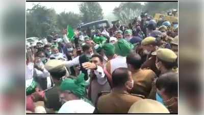 Farmers Protest: यमुना एक्सप्रेसवे पर हिरासत में लिए गए किसान, दिल्ली आने के लिए की बैरिकेड तोड़ने की कोशिश