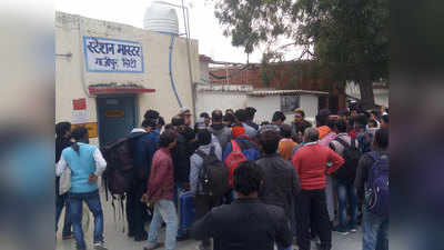ghazipur news: टाइम टेबल बदलने से 1 घंटे पहले रवाना हुई सुहैलदेव एक्‍सप्रेस, ट्रेन छूटने से नाराज 500 यात्रियों ने काटा हंगामा