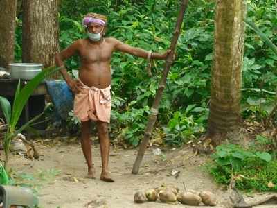 ദേ സ്ഥാനാർഥി ഇവിടെ... തെങ്ങിലുണ്ട്! തെരഞ്ഞെടുപ്പ് ചൂടിനിടയിലും തൊഴിലിനെ ചേർത്തുപിടിച്ച് വിജയൻ