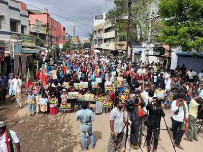 பாபர் மசூதியைக் கொடுத்து விடுங்கள்... இஸ்லாமியர்கள் போராட்டம்