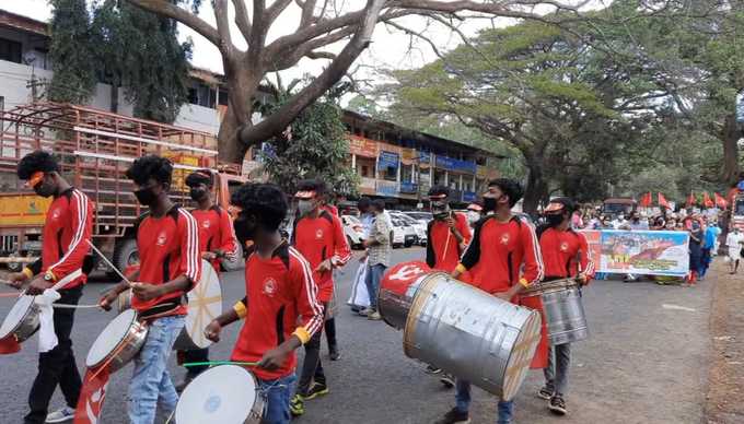 ​മുണ്ടേരിയിൽ കൊട്ടിക്കലാശം