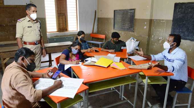 ​സോഷ്യല്‍ മീഡിയ വഴി പ്രചാരണം നയിച്ച് സ്ഥാനാർഥികൾ