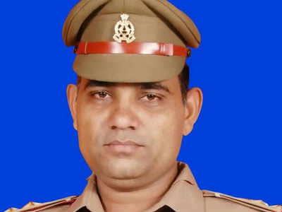 Aligarh: पुलिस की वर्दी पहनकर 3 साल से लोगों से उगाहता था पैसे, नकली दरोगा को पुलिस ने दबोचा