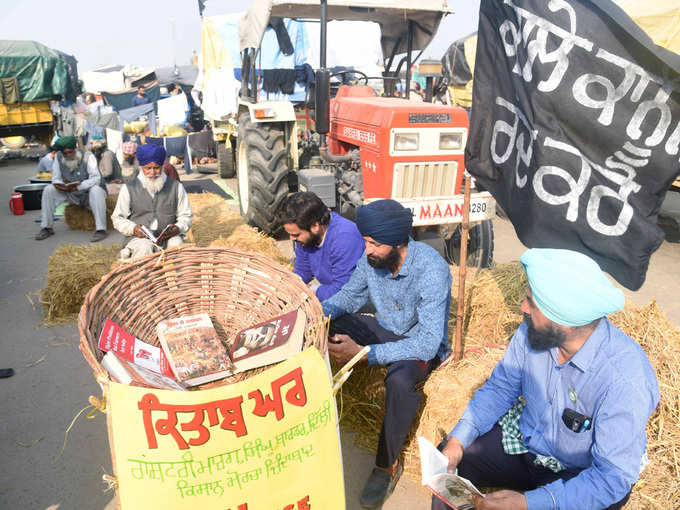 खाली वक्त में हौसला बढ़ा रही मिनी लाइब्रेरी