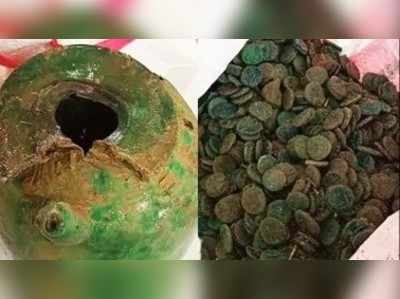महाराजगंजः नहर की खुदाई में मिला बेशकीमती प्राचीन सिक्कों से भरा घड़ा, पुलिस ने किया जब्त, पुरात्तव विभाग को दी गई सूचना