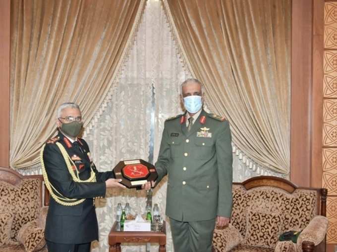 यूएई के सेना प्रमुख से मिले जनरल नरवणे