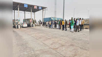 Noida News: NH-91 और ईस्टर्न पेरिफेरल टोल प्लाजा को BKU कार्यकर्ताओं ने कराया फ्री