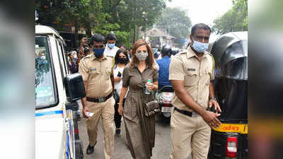 रितिक रोशन की एक्स-वाइफ सुजैन खान पहुंचीं बांद्रा पुलिस स्टेशन, जानें वजह