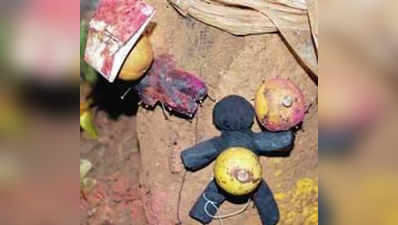पुण्यात बाहुल्यांनी लगडलेले झाड मुक्त, टाळाटाळ केल्याचा पोलिसांवर आरोप
