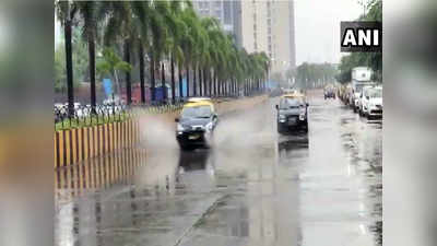 Mumbai Rains: तो पुन्हा आला! घराघरांत छत्र्यांची शोधाशोध