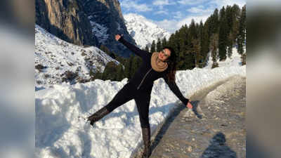 रवीना टंडन ने शेयर की बर्फ की वादियों से अपनी तस्वीरें, दिया स्विट्ज़रलैंड के शाहरुख का पोज़