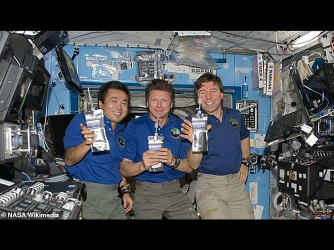​स्‍पेस स्‍टेशन पर हुई थी दारू पार्टी, तस्‍वीर वायरल