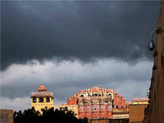 जयपुर में भी छाया घना कोहरा, बढ़ी ठिठुरन