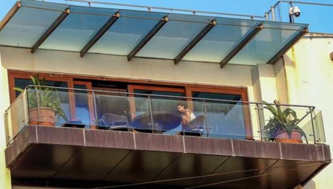 Mumbai: Bollywood actor Shah Rukh Khan&#39;s daughter Suhana Khan at the balcony of ...