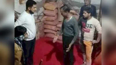 हाथरस में गधे की लीद से मसाला बनाने वाली फैक्ट्री सील, संचालक हिंदू युवा वाहिनी नेता गिरफ्तार