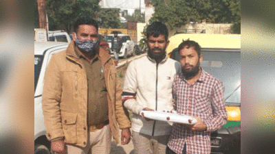 नोएडाः कारों का शीशा तोड़कर चोरी करने वाले इंटरस्टेट गैंग के दो चोर गिरफ्तार, दिल्ली में ऐसे बेचते थे चोरी का माल