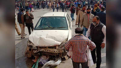 वाराणसी में हादसा: अनियंत्रित कार ने स्टेशन परिसर में सो रहे यात्रियों को रौंदा