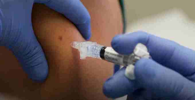 क्‍या वैक्‍सीन लेना अनिवार्य है?