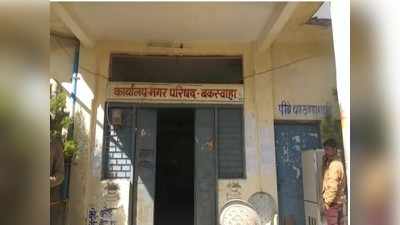 Chhatarpur: सीएमओ की धमकी, 24 घंटे के अंदर सीएम हेल्पलाइन से शिकायत हटाओ नहीं तो होगी FIR