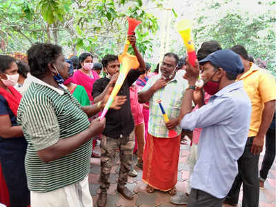 ജനാധിപത്യത്തിനെതിരെ കിഴക്കമ്പലത്തിന് ജയം; സാമൂഹ്യ പ്രതിബദ്ധത വിറ്റു വോട്ടാക്കുന്ന കിറ്റക്സ്