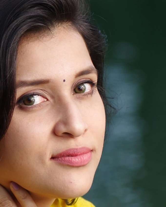 மன்னாரா சோப்ராவின் கேஷுவல் க்ளிக்ஸ்
