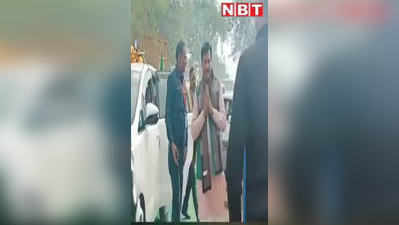 Gwalior News: मंत्री के पैर छूते सब इंस्पेक्टर का वायरल वीडियो, पुलिस पर खड़े हो रहे सवाल