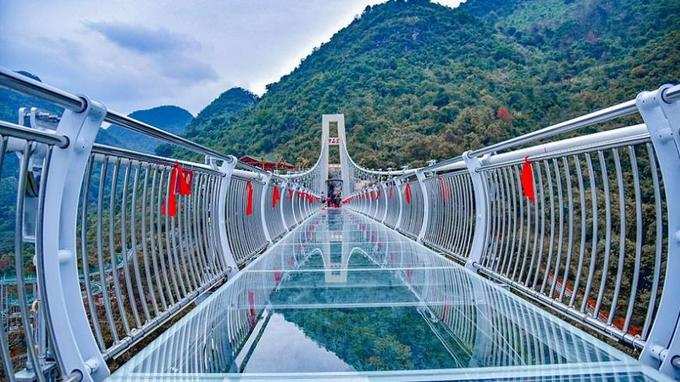 चीन का ये ग्लास ब्रिज देखिए