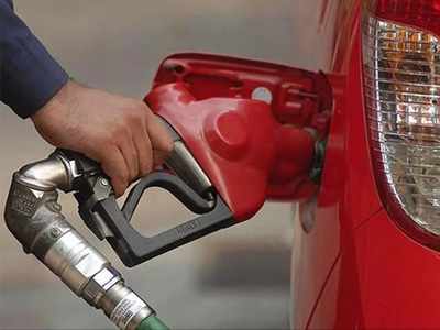 Petrol Diesel Price Today: বিশ্ব বাজারে কমছে দাম, তবুও ভারতে শিখরে পেট্রল-ডিজেল!