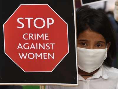 कुशीनगरः पुलिस पर तहरीर बदलने का आरोप, रेप केस को छेड़खानी में बदला, जांच के आदेश