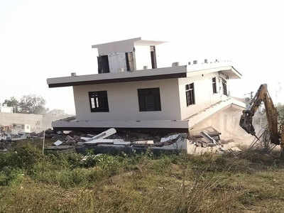 Prayagraj News: बाहुबली अतीक अहमद के शूटर पर ऐक्‍शन, ध्‍वस्‍त किया गया 10 करोड़ का आलीशान मकान