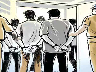 मुंबईः 715 होटलों की जांच, 33 वॉन्टेड गिरफ्तार