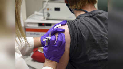 Coronavirus vaccine करोना लशीची अनेकांना एलर्जी; लसीकरण मोहिमेबद्दल चिंता वाढली