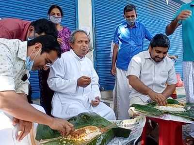 ക്രിസ്മസ് ഭക്ഷണം തെരുവിൽ; വേറിട്ട സമരവുമായി ഗിഫ്റ്റ് സിറ്റി പ്രദേശവാസികൾ