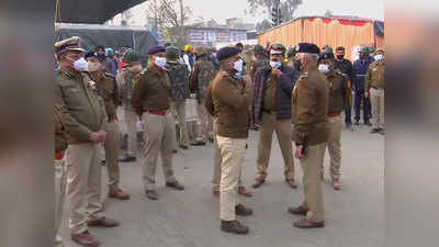 Farmers Protest: दिल्ली पुलिस कमिश्नर ने सिंघु बार्डर का दौरा किया, कानून-व्यवस्था की स्थिति की समीक्षा की