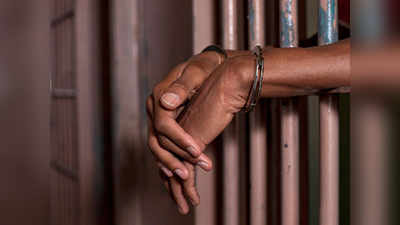 6 लाख रुपये का गबन करने वाला मैनेजर गिरफ्तार, नशे की लत ने पहुंचा दिया जेल