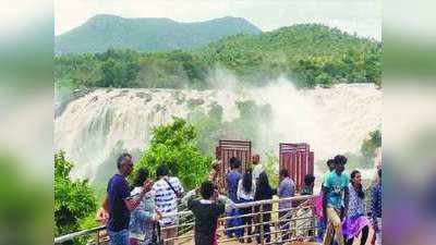 ಕೊಡಗಿನಲ್ಲಿ ಮತ್ತೆ ಚಿಗುರಿದ ಪ್ರವಾಸೋದ್ಯಮ..! ಮೂರ್ನಾಲ್ಕು ದಿನದಲ್ಲಿ 50ಸಾವಿರಕ್ಕೂ ಹೆಚ್ಚು ಮಂದಿ ಭೇಟಿ..!