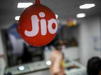 Jio-র 399 টাকার পোস্টপেইড প্ল্যানের ব্যাপক চাহিদা! 75GB ডেটার সঙ্গে 200GB রোলওভার