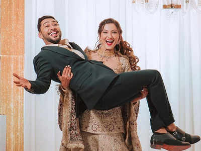 गौहर खान ने जैद दरबार को सबके सामने गोद में उठाया, शेयर कीं शादी की मजेदार तस्वीरें