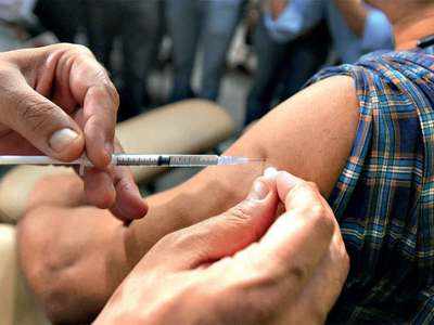 Coronavirus vaccine धक्कादायक! करोना लस देताना घोळ झाला; आठ जणांची प्रकृती बिघडली