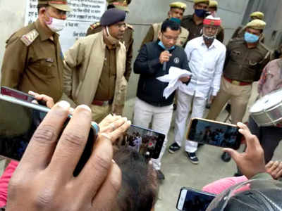 वाराणसी के डेप्युटी जेलर हत्याकांड में लिप्त रहे माफिया रमेश सिंह काका की करोड़ों की प्रॉपर्टी सीज